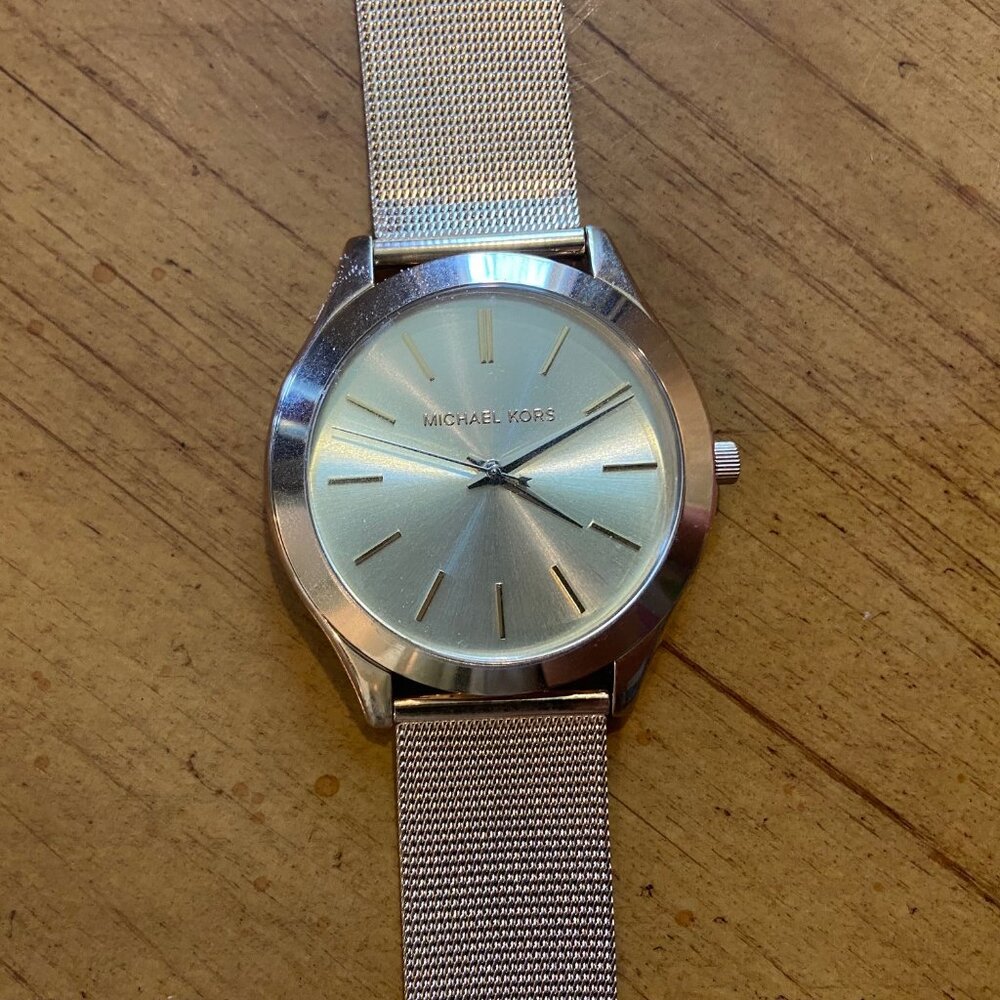 Michael Kors gold toned metal watch needs battery